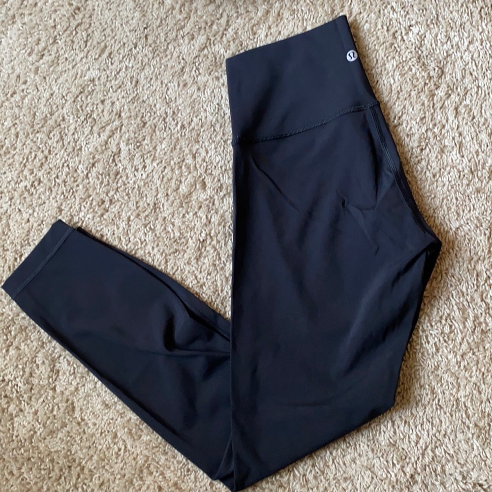 Lululemon size 6 Wunder Under “25